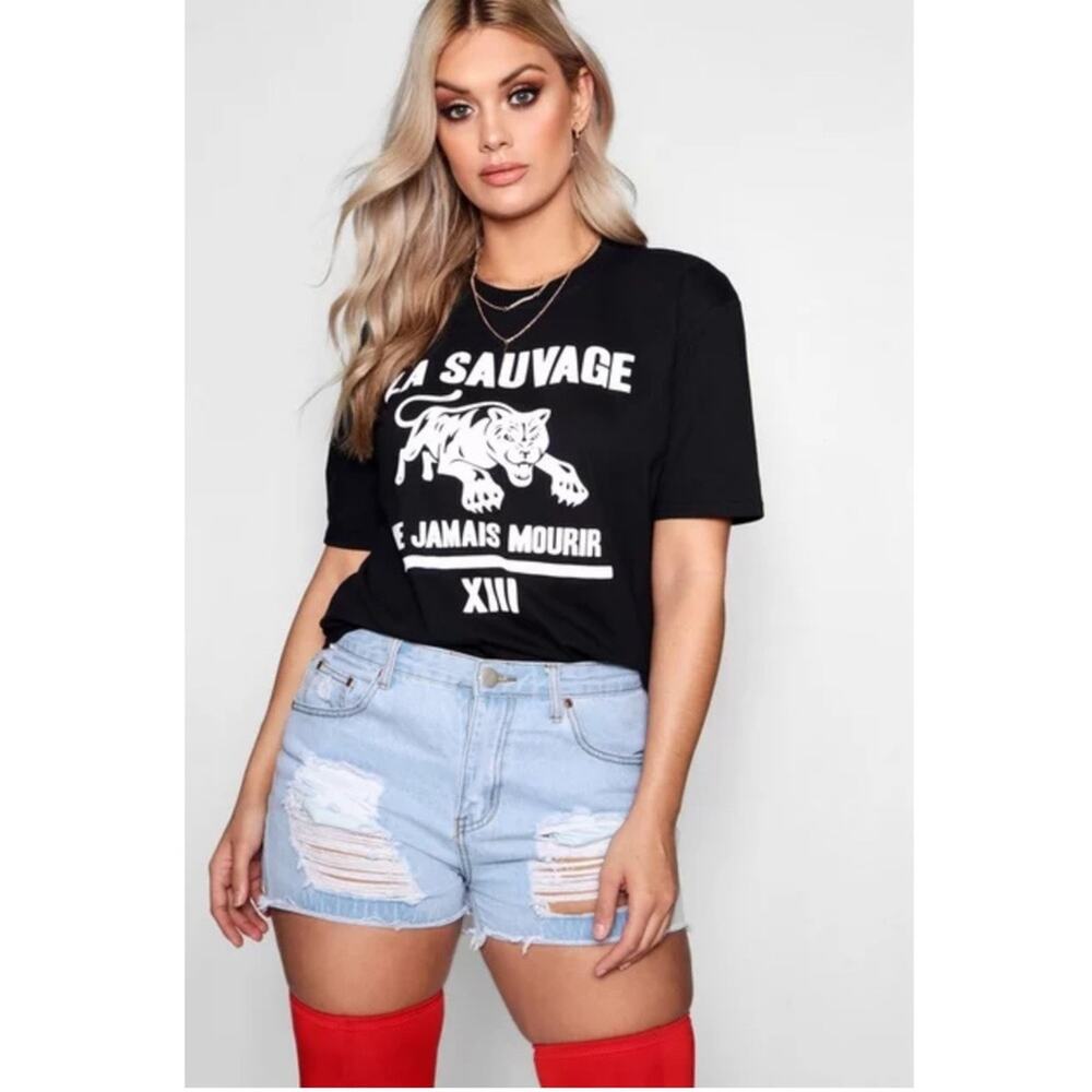 BOOHOO Yasmin Lion “Sauvage” Graphic Tee ♠️😎